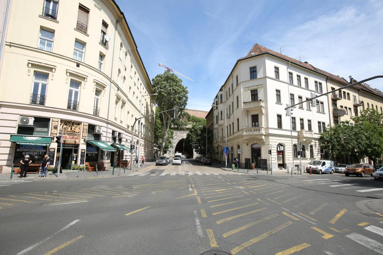 Appartement Castle Courtyard Hideaway à Budapest Extérieur photo